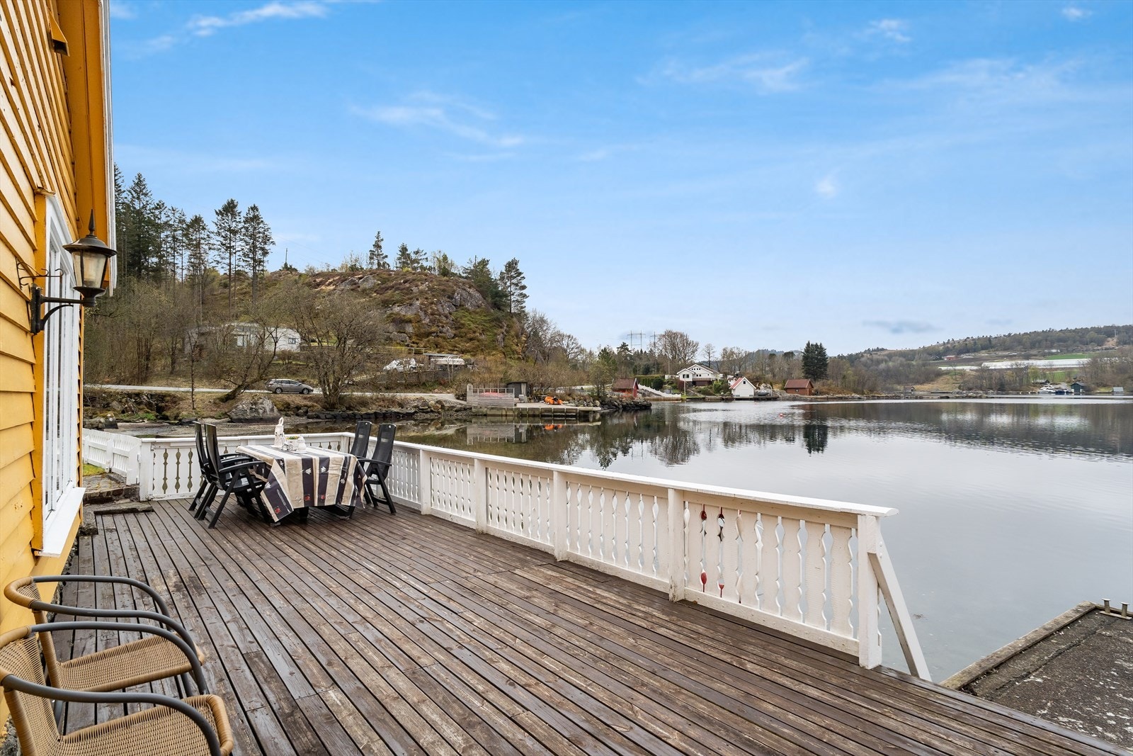 Herlig terrasse på Ca. 33 kvm mot vest med god plass til ute møbler. Galleribilde