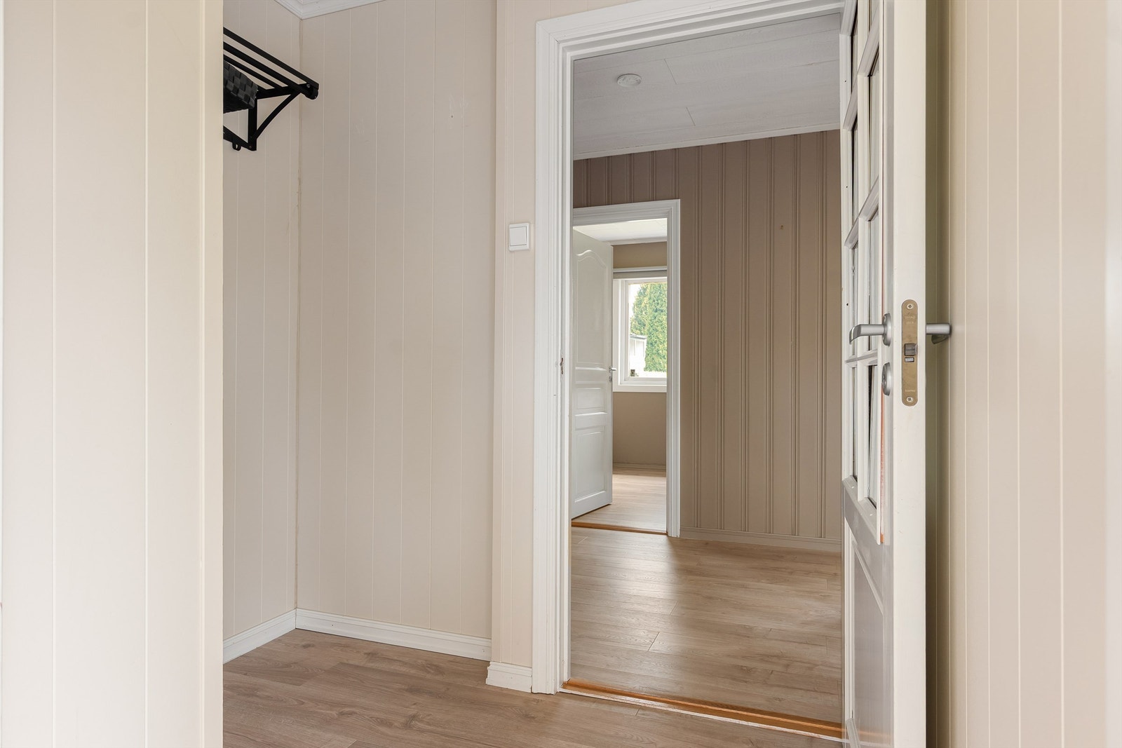 I entreen finnes det plass til et skap eller en skyvedørsgarderobe. Galleribilde