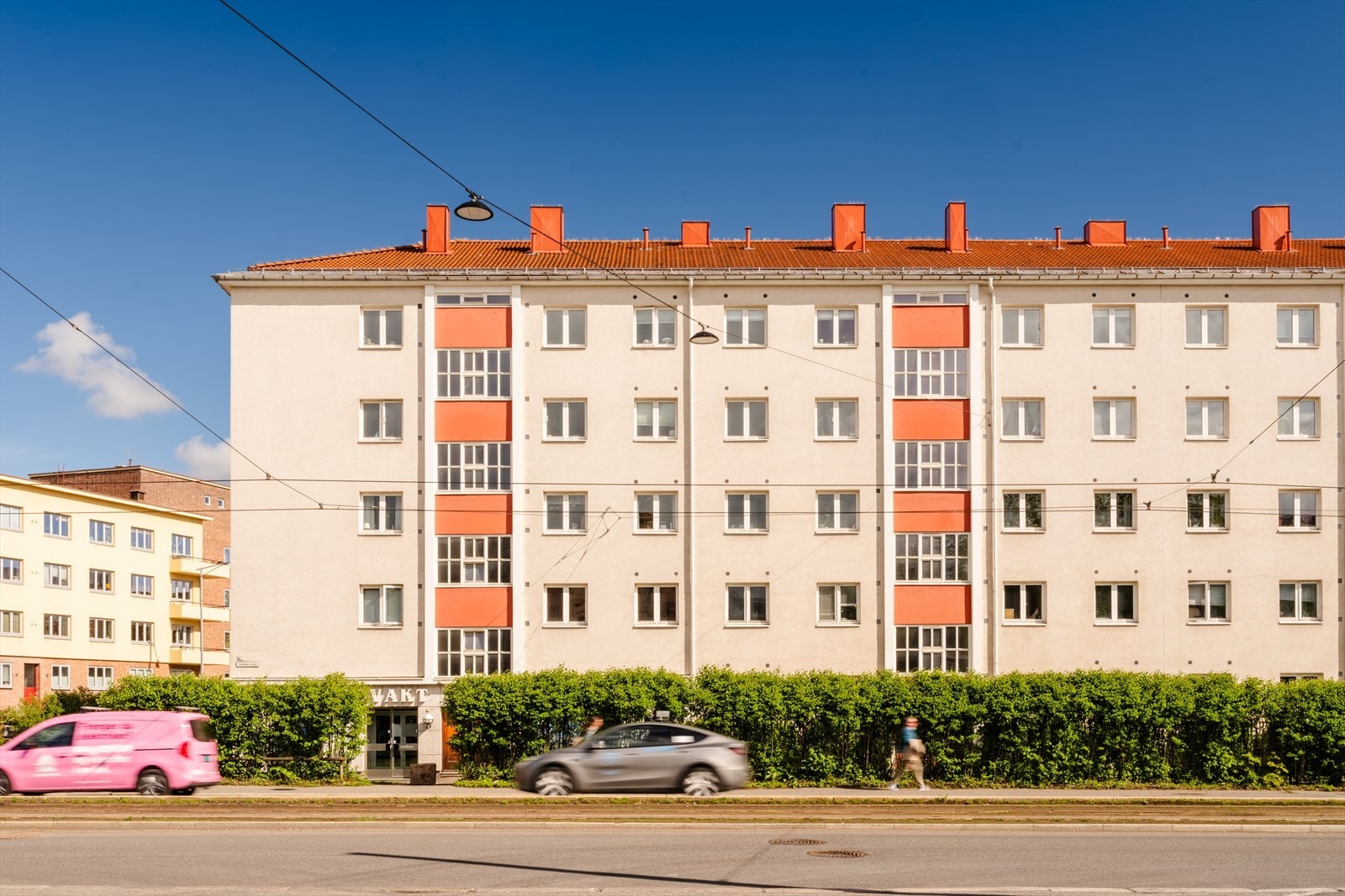 Her bor du sentralt og attraktivt, med kort vei til offentlig kommunikasjon, parker, hyggelige kaféer og et bredt utvalg av butikker. Galleribilde