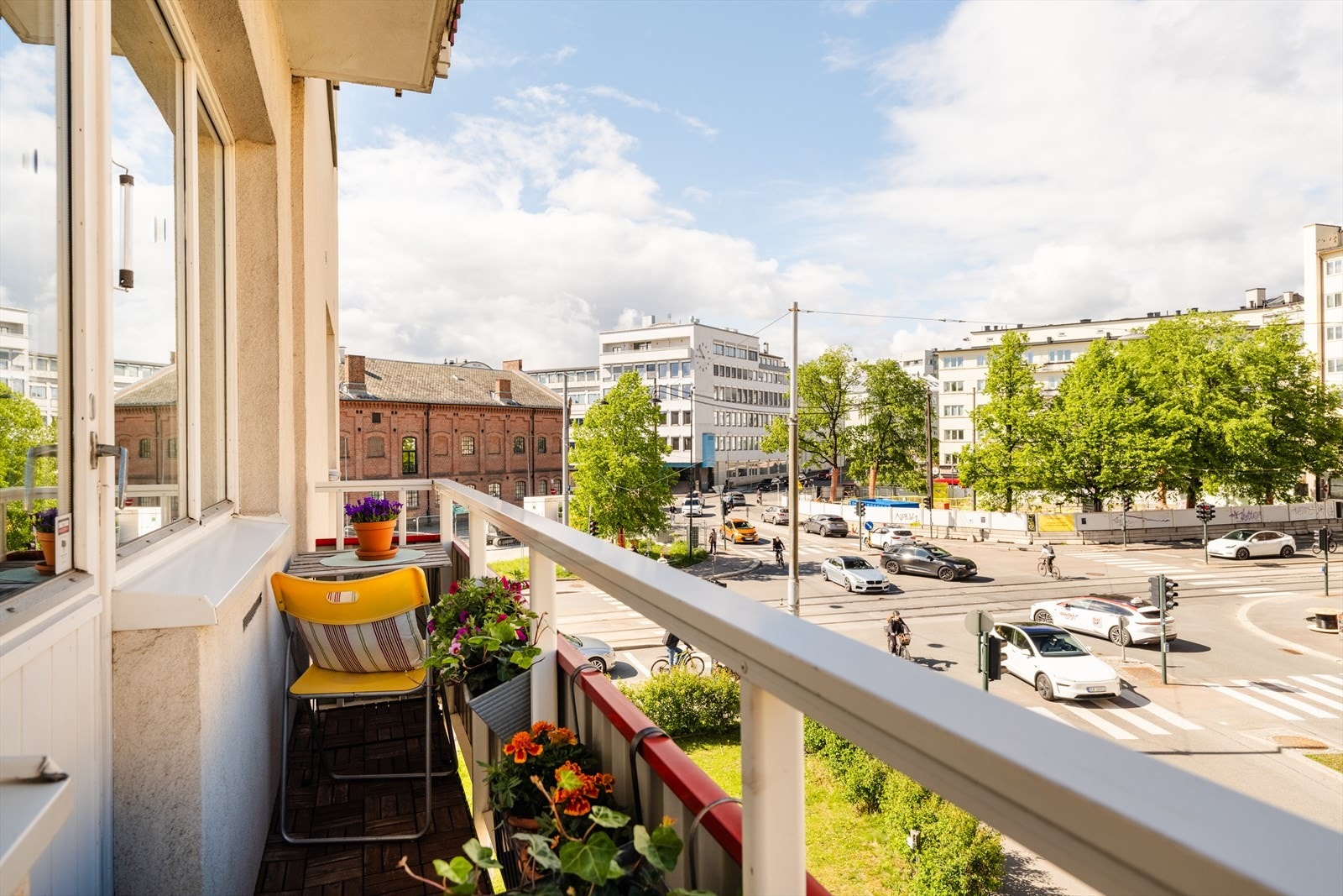 En lys og sjarmerende 2-roms leilighet med to luftebalkonger. Galleribilde