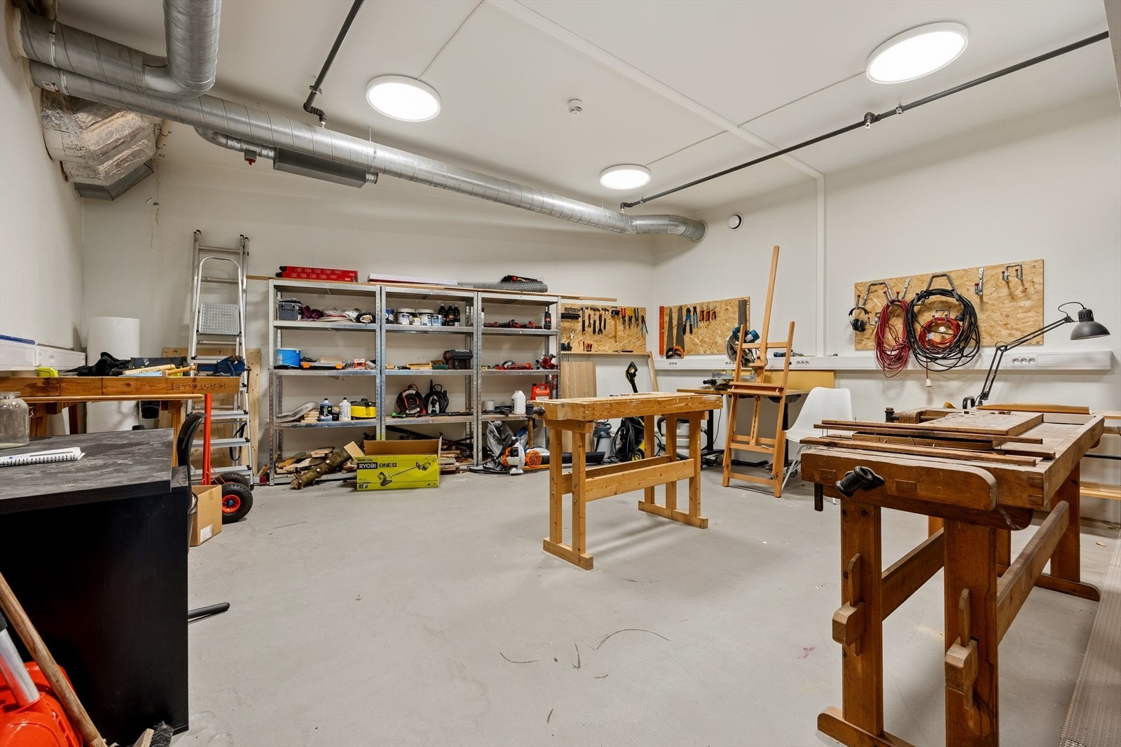 Felles snekkerverksted. Galleribilde