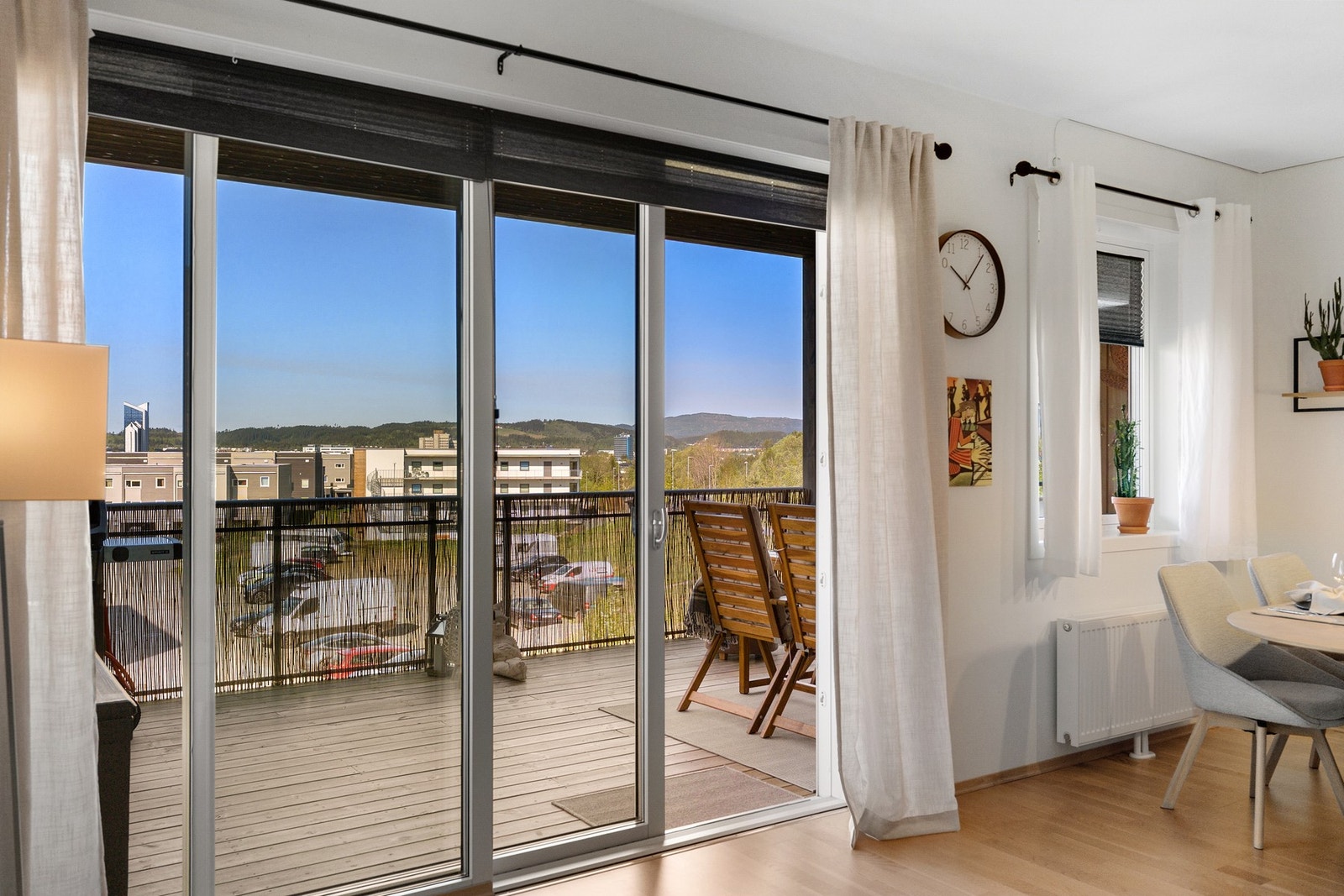 En meget flott og sjelden 3-roms med flott beliggenhet i bygget. Galleribilde