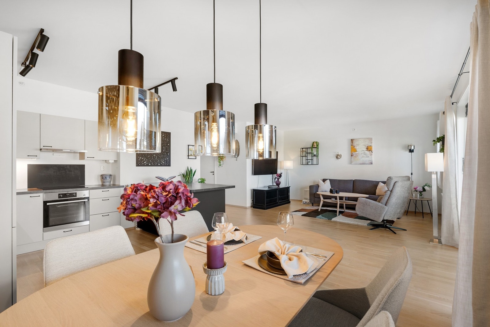 Leiligheten har fjernvarme og balansert ventilasjon. Galleribilde