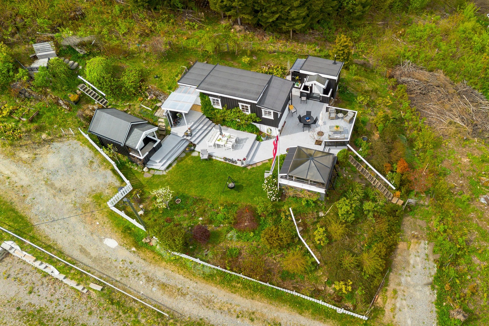 Området byr på gode muligheter for friluftsliv året rundt, med nærhet til skog, turterreng og vann. Galleribilde