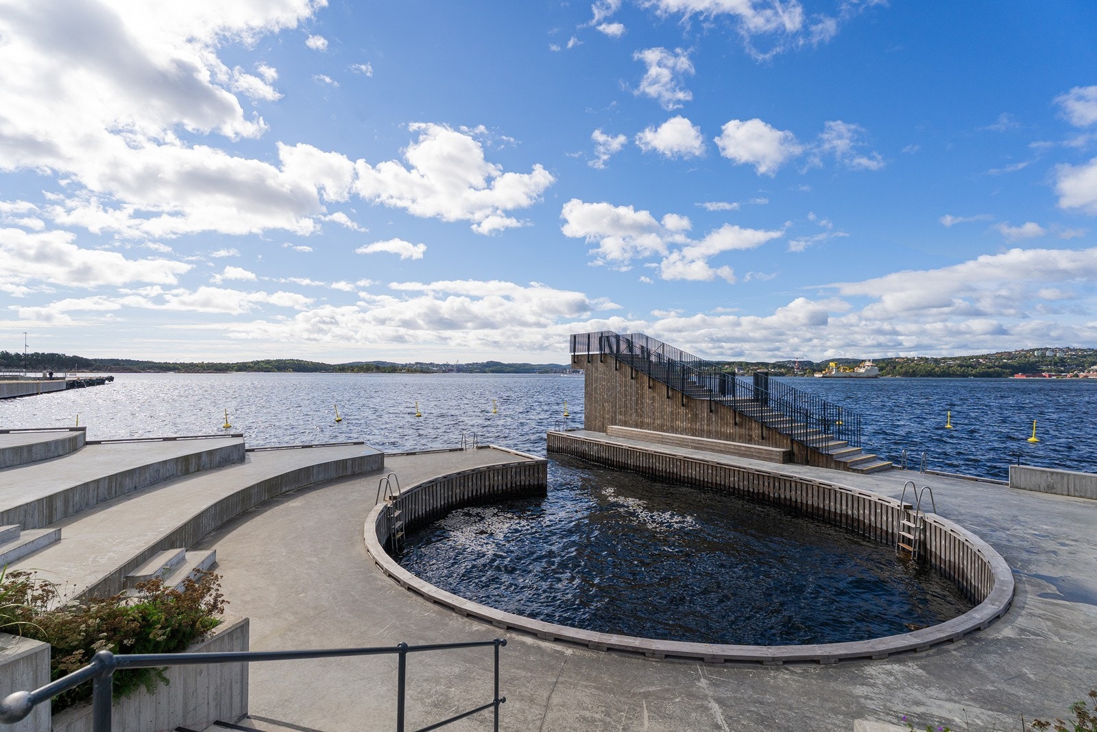 Flott og populært sjøbad Galleribilde