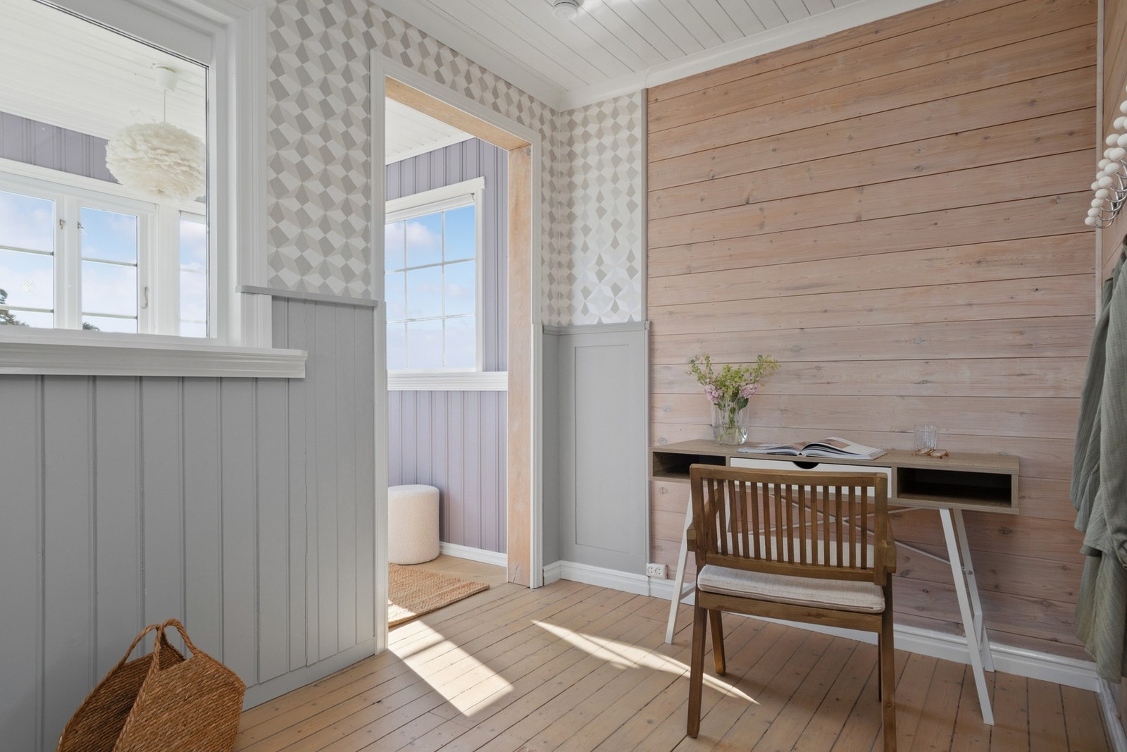 Fra soverommet har du inngang til et walk-inn, som gir deg ekstra garderobeplass. Galleribilde