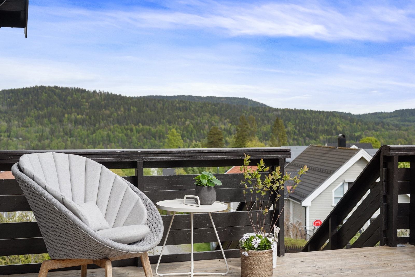 Utsikt og fine solforhold på terrassen Galleribilde