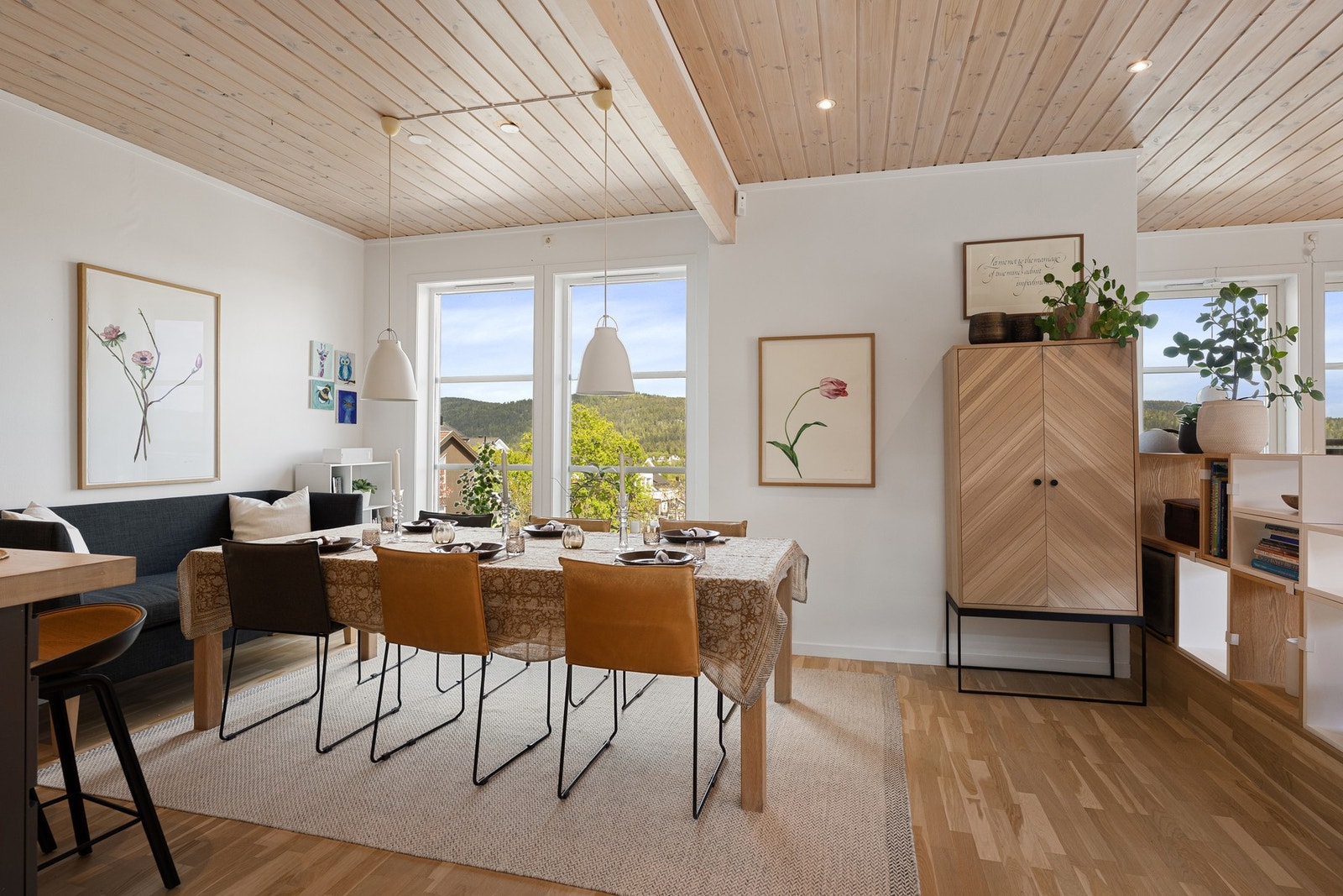 Spiseplass ved kjøkkenet Galleribilde
