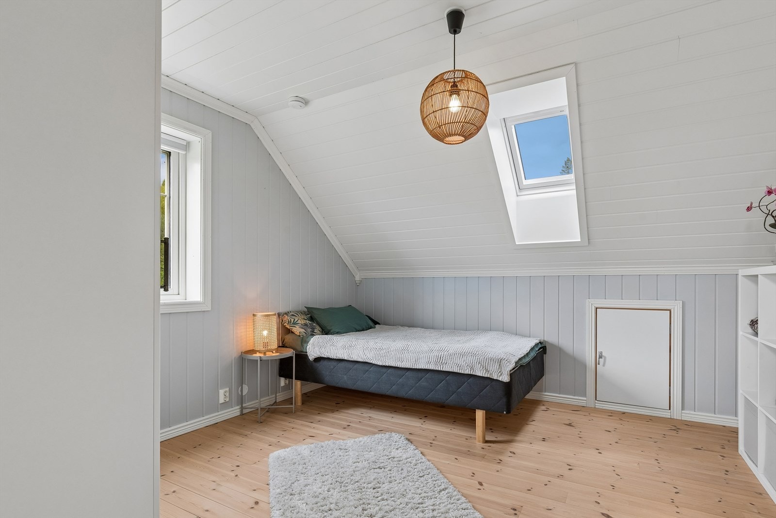 Det tredje soverommet i etasjen, også dette med takvindu og parkett på gulvet. Galleribilde