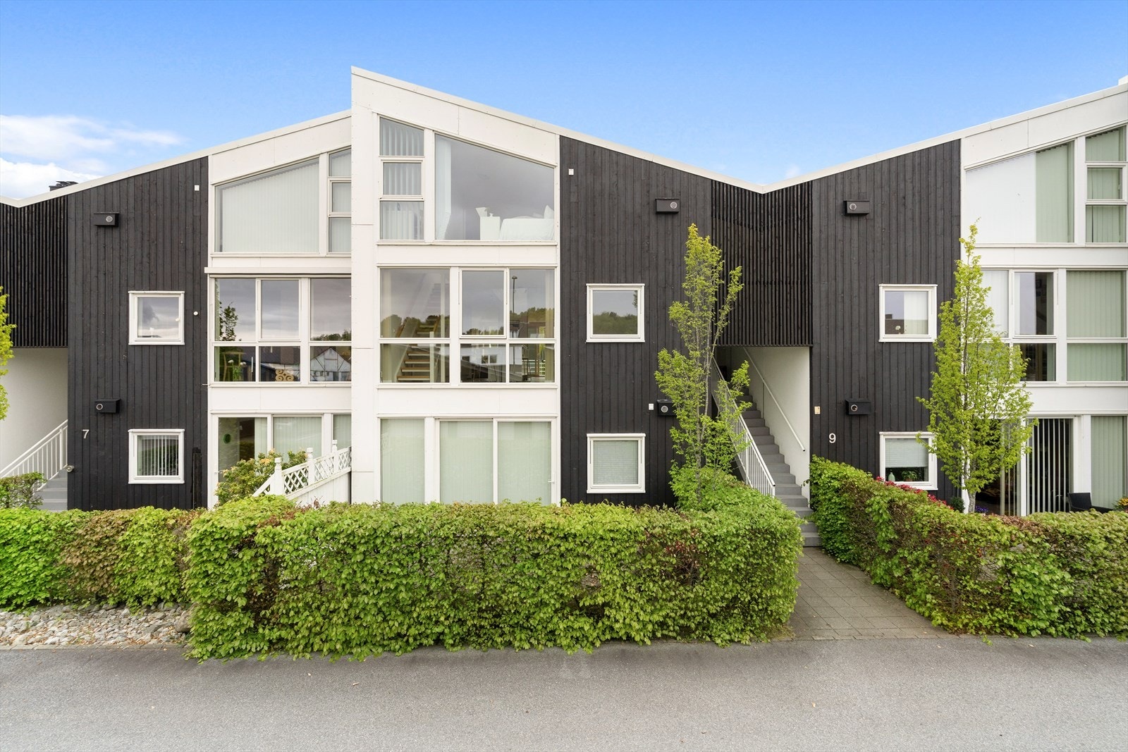 Leiligheten ligger i et rolig og trivelig område, perfekt for de som ønsker et hjem med både komfort og nærhet til fasiliteter. Galleribilde
