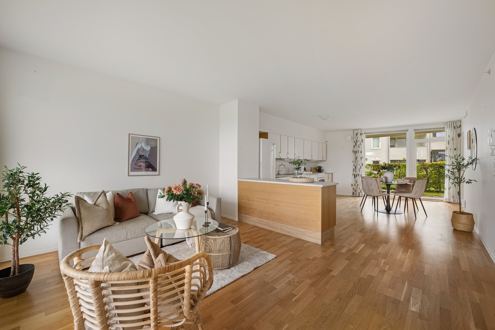 Leiligheten har vannbåren varme og balansert ventilasjon, som sikrer et stabilt og sunt inneklima. Galleribilde