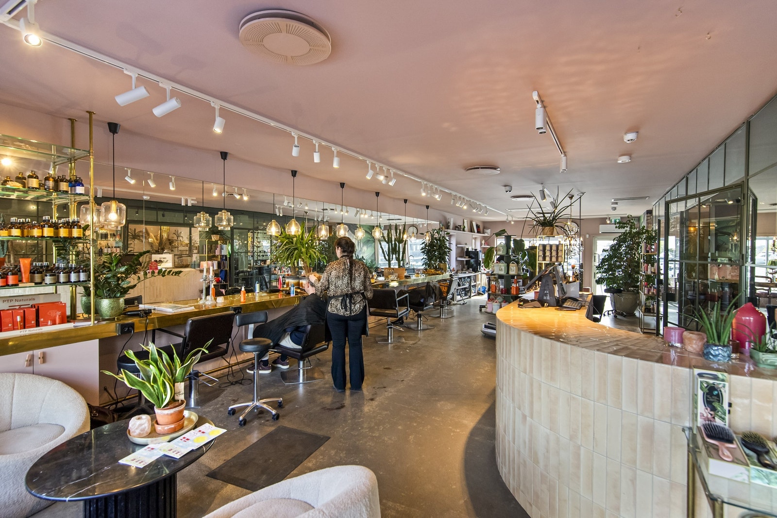 Den populære frisørsalongen Indiehair ligger en kort spassertur unna Galleribilde