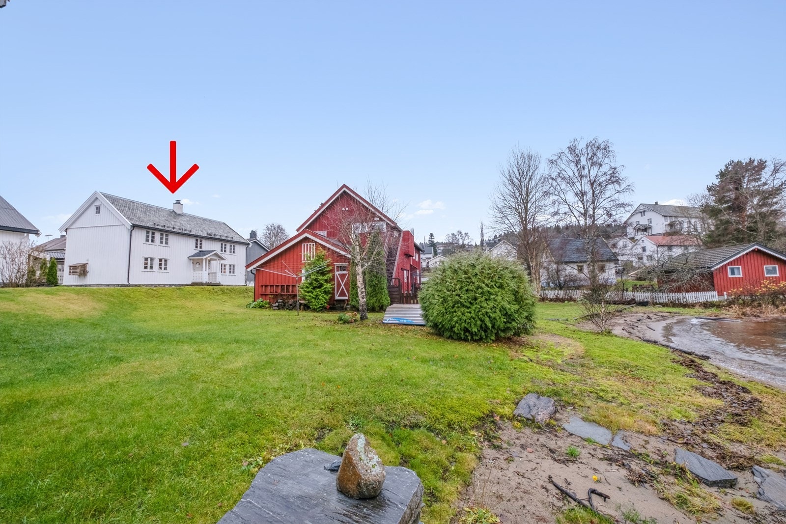Aktiv eiendomsmegling AS v/Anders Borgsø har gleden av å presentere Strandvegen 18. Galleribilde