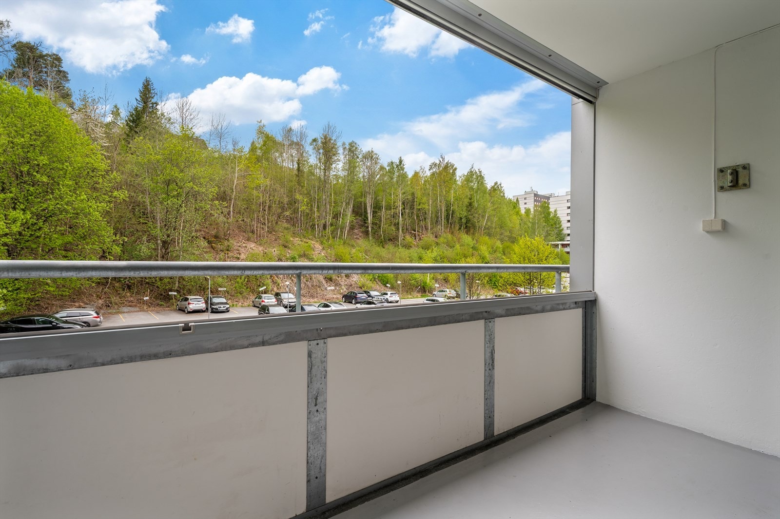 Innglasset balkong på 8 kvm. Galleribilde