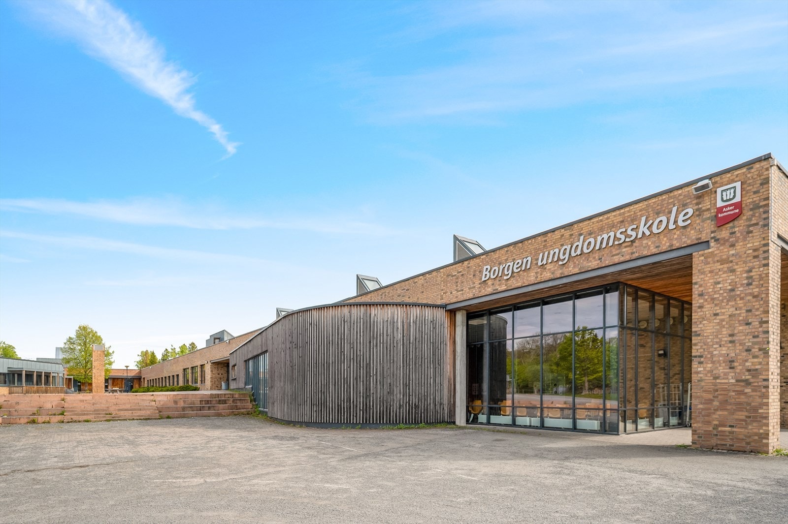 Eiendommen sokner til Hageløkka barneskole, kun 200 meter unna og Borgen ungdomsskole, kun 800 meter unna. Galleribilde