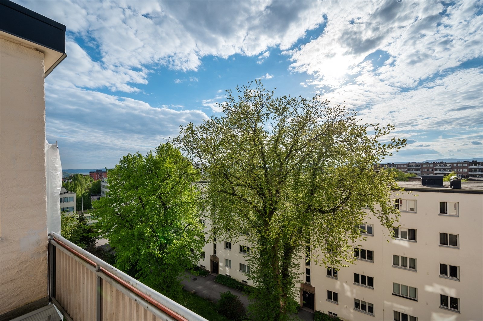 Fra balkongen har man flott utsikt mot Oslo by Galleribilde