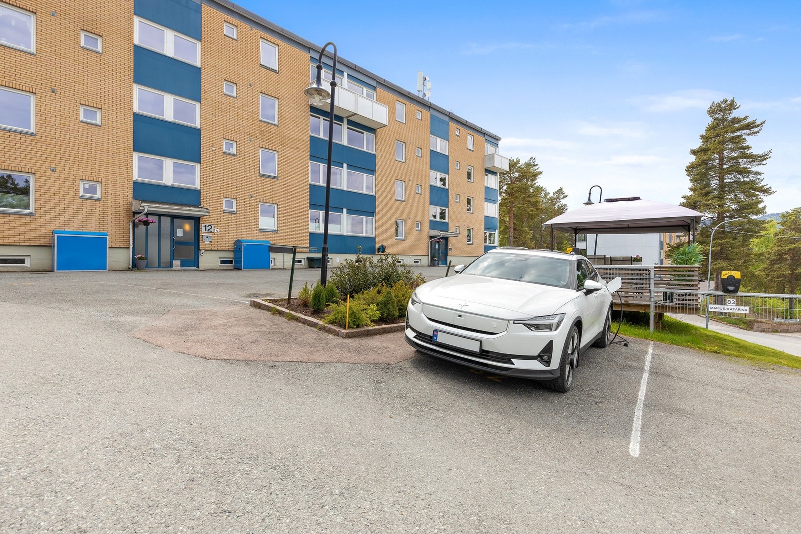 Det følger med parkeringsplass til leiligheten Galleribilde