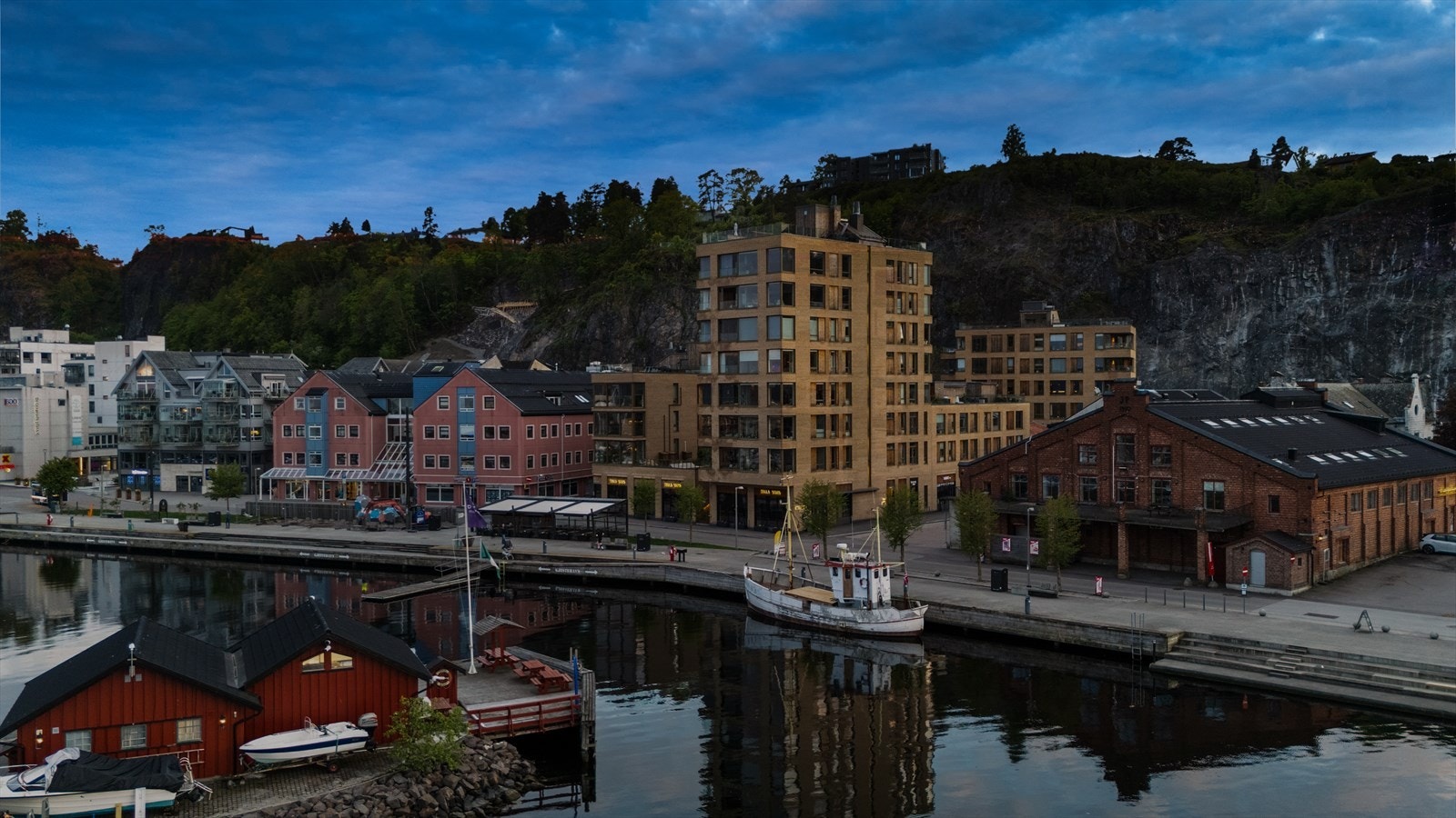 Alle sentrumsfunksjoner, inkludert det nye biblioteket, er en kort spasertur unna. Galleribilde