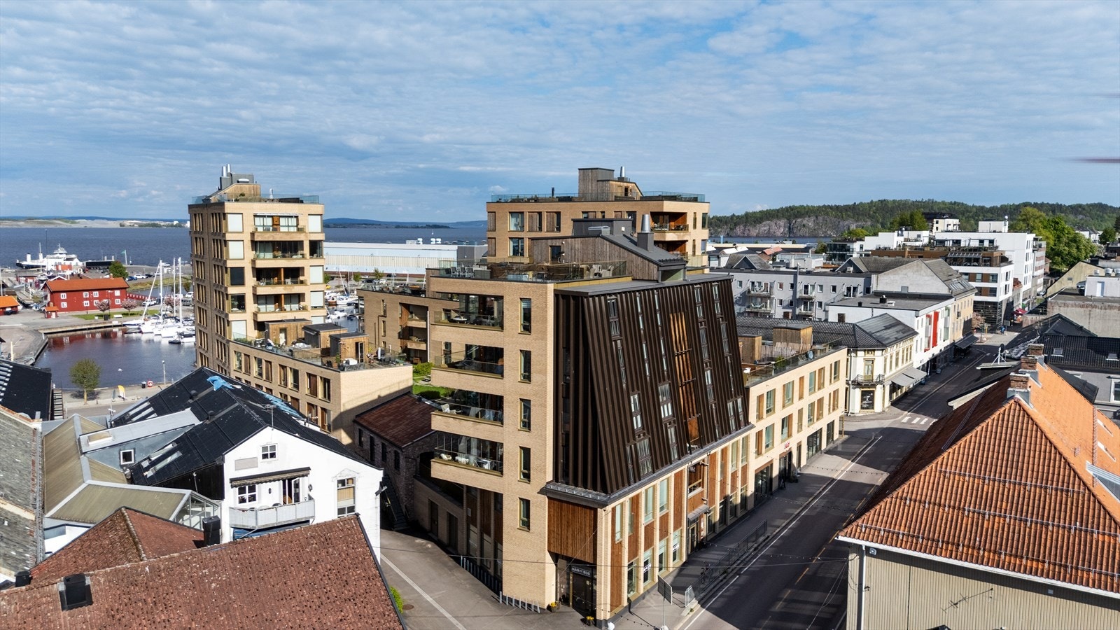 Beliggenheten på Holmestrand brygge gir en unik nærhet til sjøen. Galleribilde