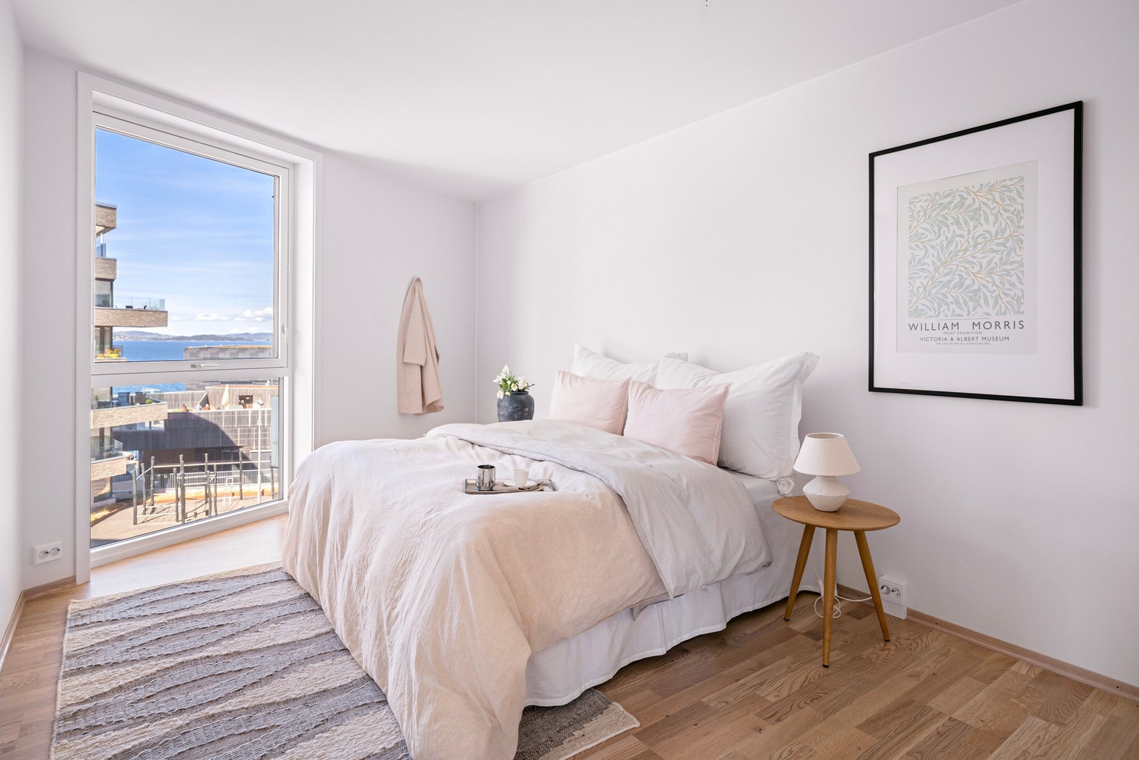 Boligen har to soverom med lyse og moderne overflater. Galleribilde