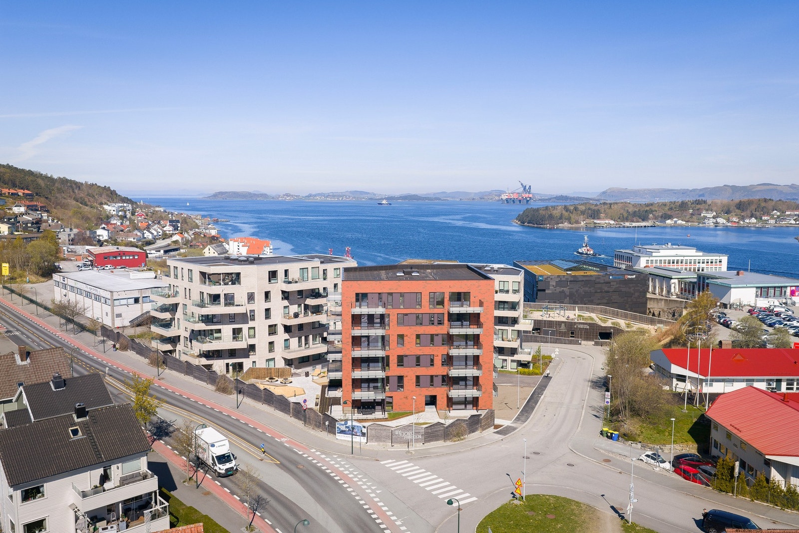 Fra leiligheten er det kun 8 minutters gange bort til idylliske Bjergstedparken. Parken Galleribilde
