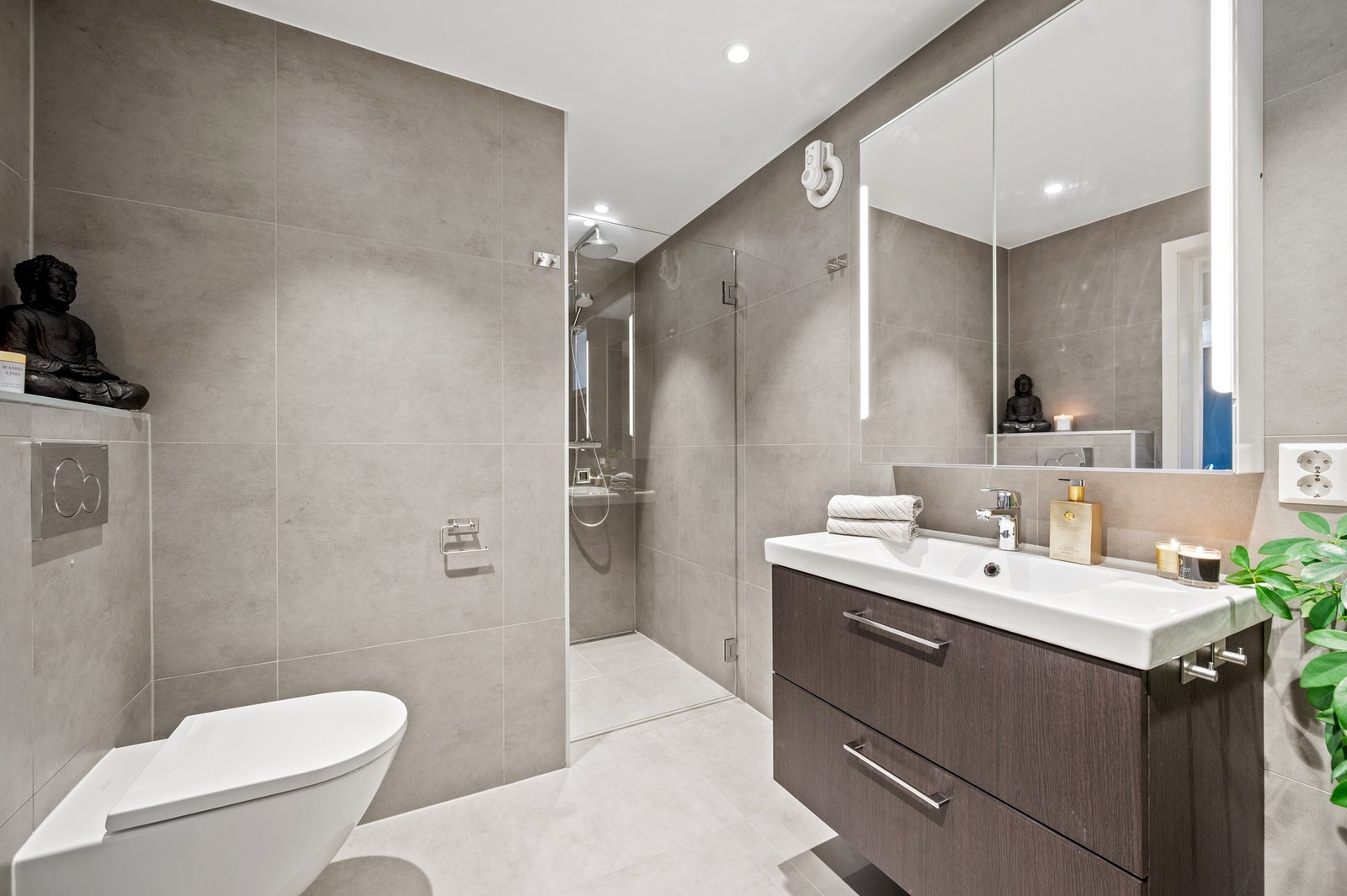 Badet måles til 5,9m². Galleribilde