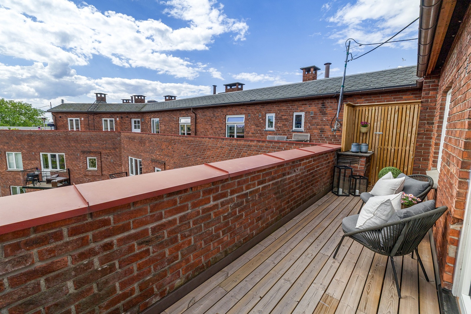 Sydvendt terrasse med ideelle solforhold. Galleribilde