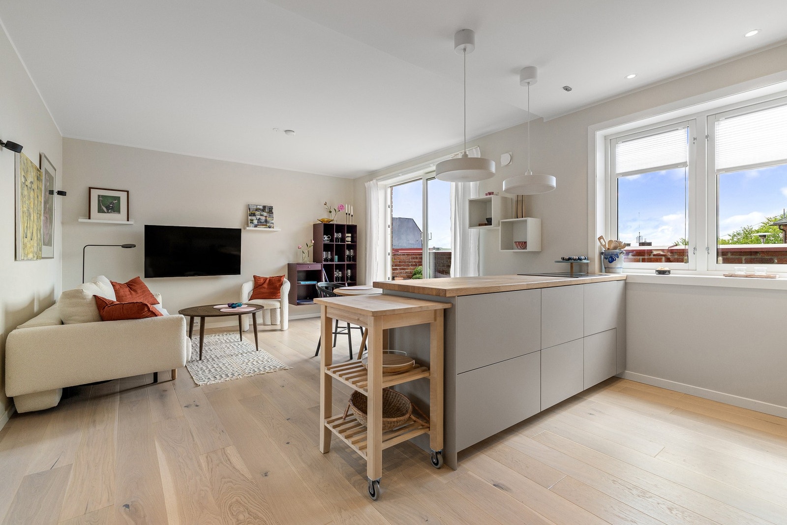 Her får du kvaliteter svært få leiligheter i området kan matche; to private takterrasser og sol fra tidlig formiddag til kveld. Photography. Galleribilde