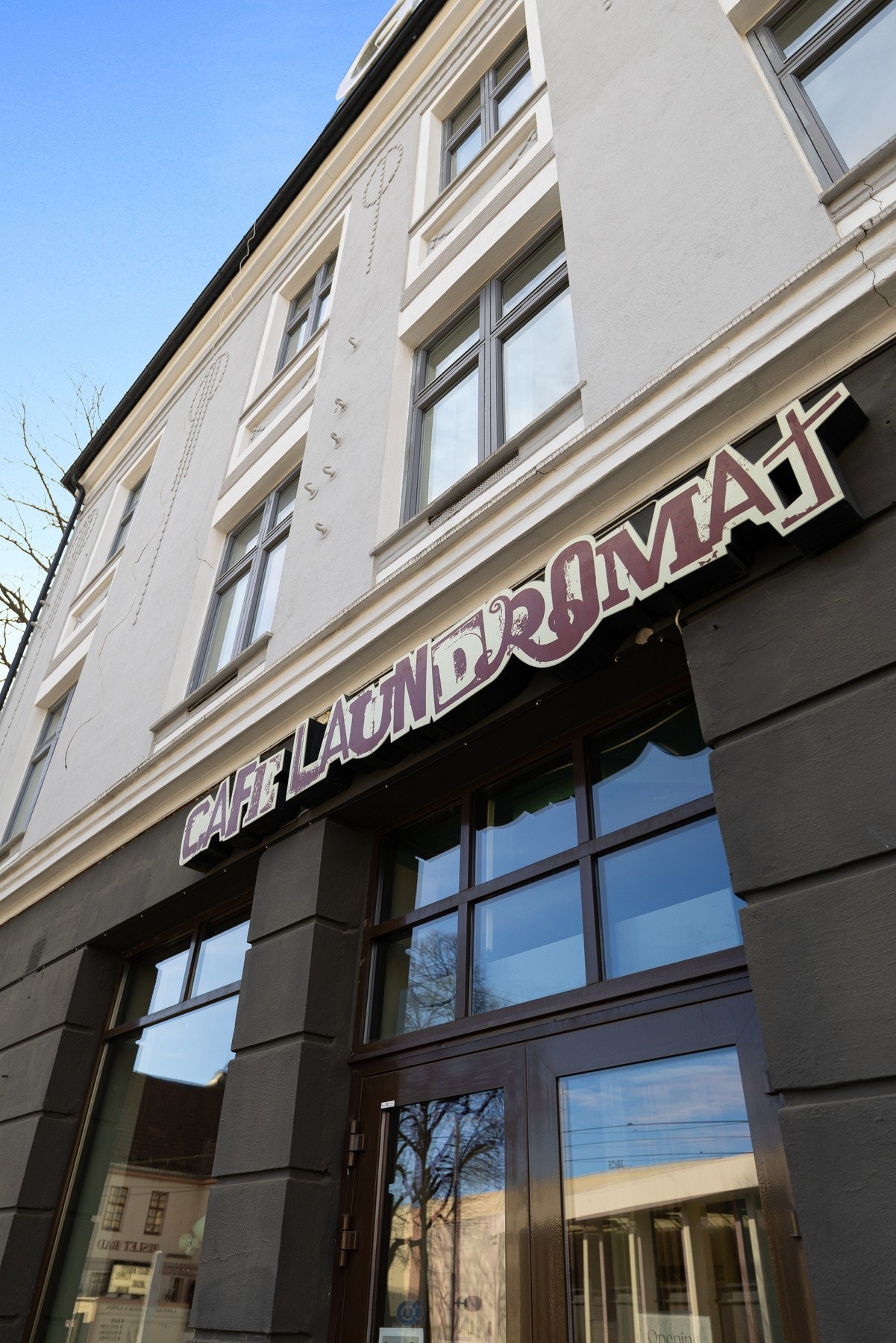 I området finner du flere populære serveringssteder og et levende bymiljø med særpreg og sjarm. Galleribilde