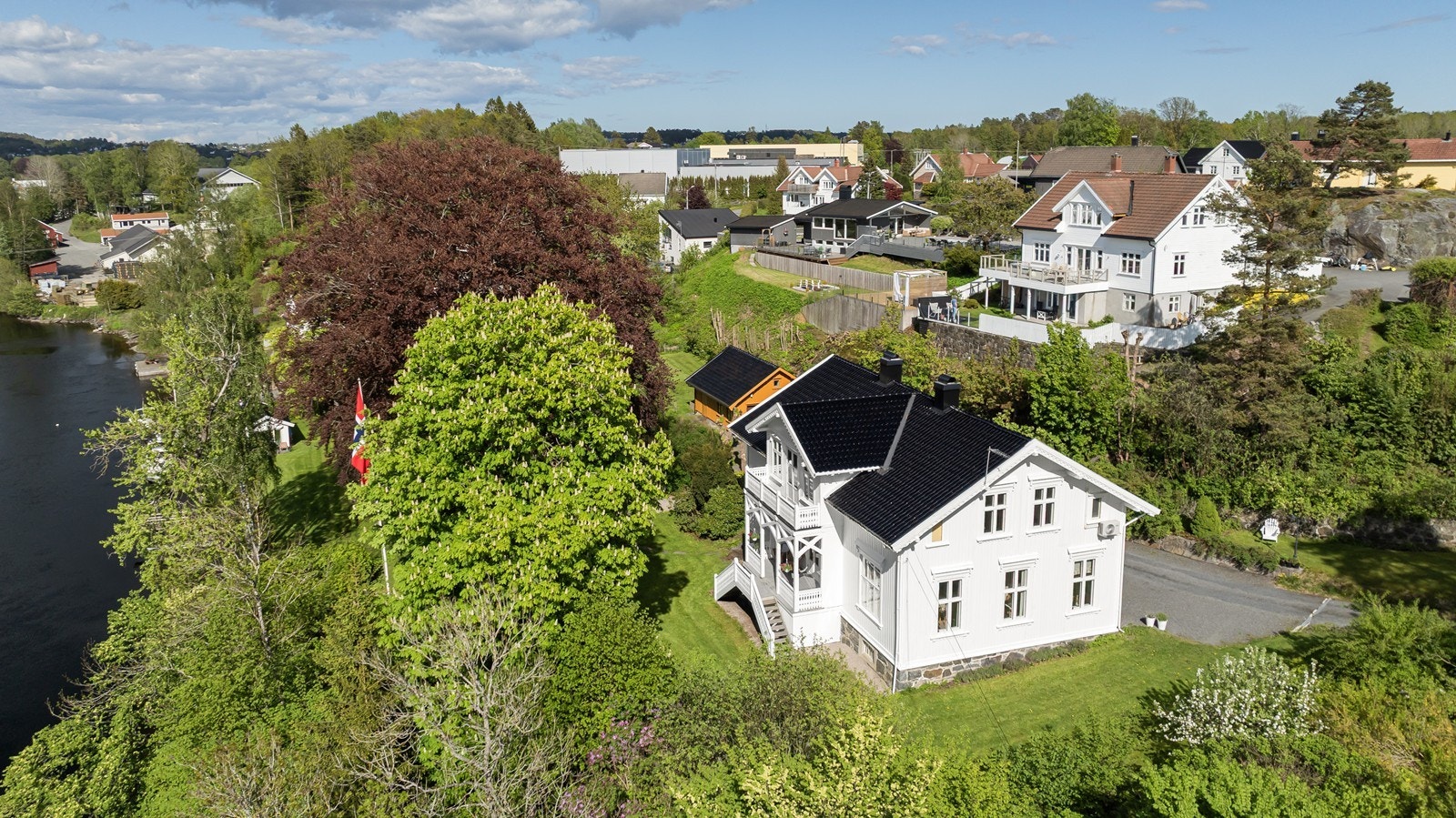 Flott villa med lang strandlinje Galleribilde