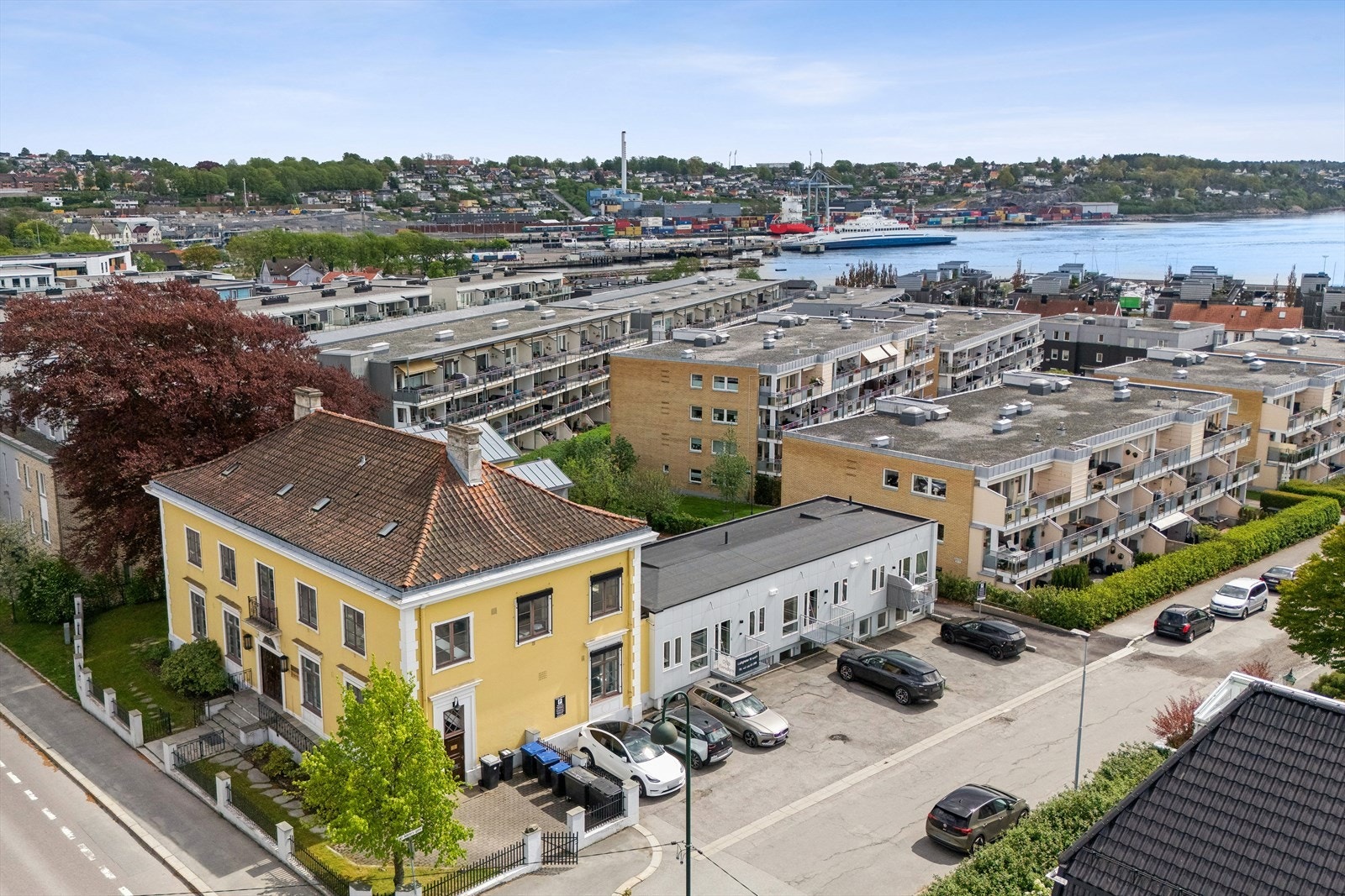 Attraktivt boligområde med umiddelbar nærhet til sjøen. Galleribilde
