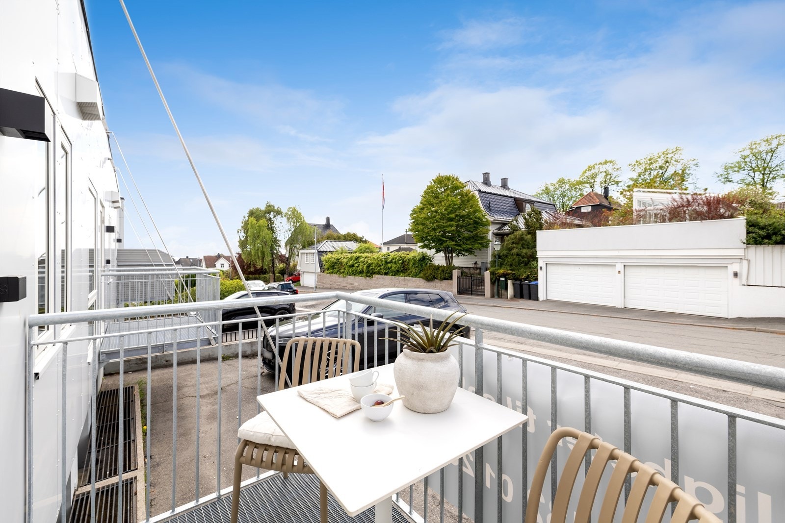 Fra stuen er det utgang til en egen balkong på ca. 3 m² Galleribilde