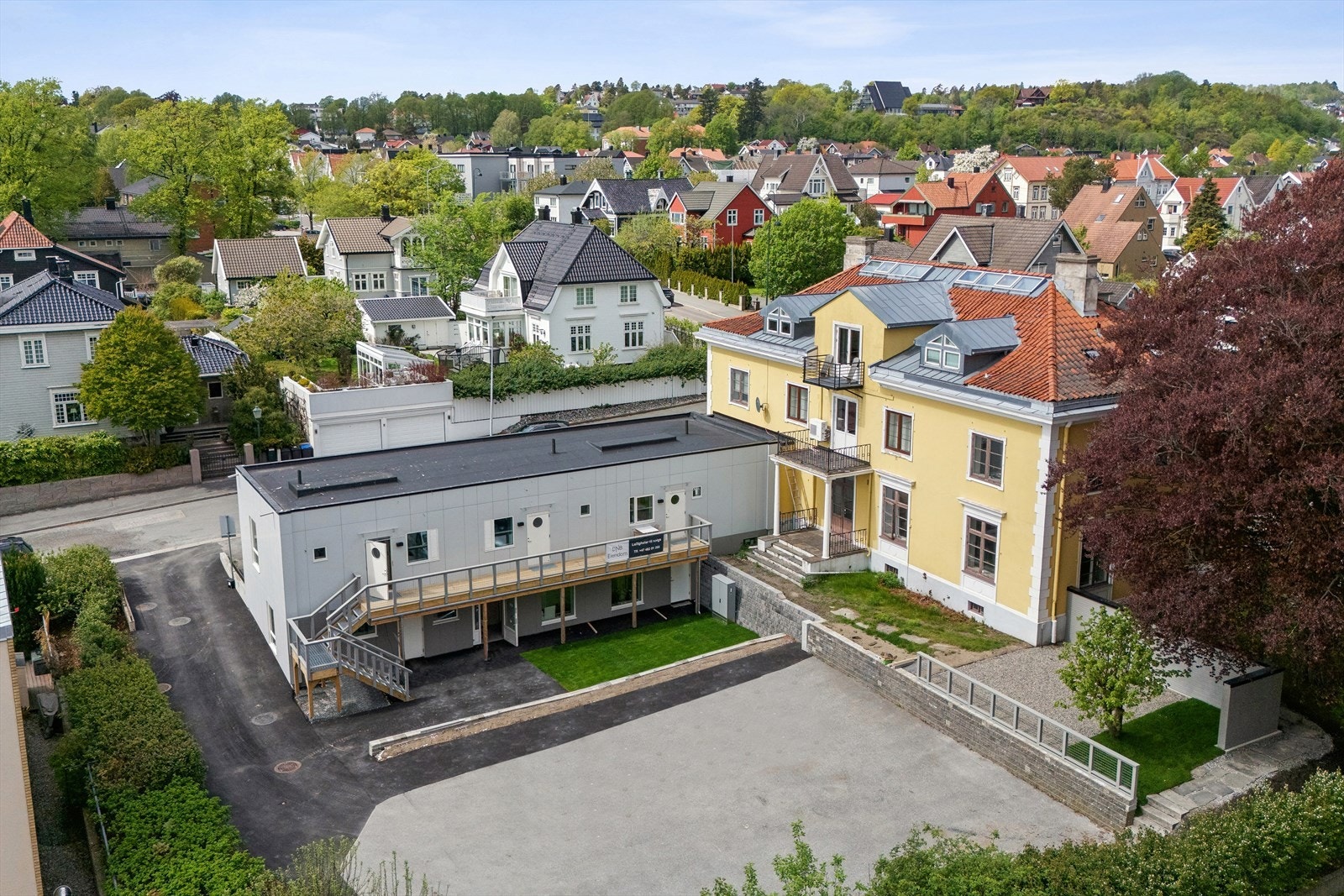 Med leiligheten medfølger det fast parkeringsplass. Galleribilde