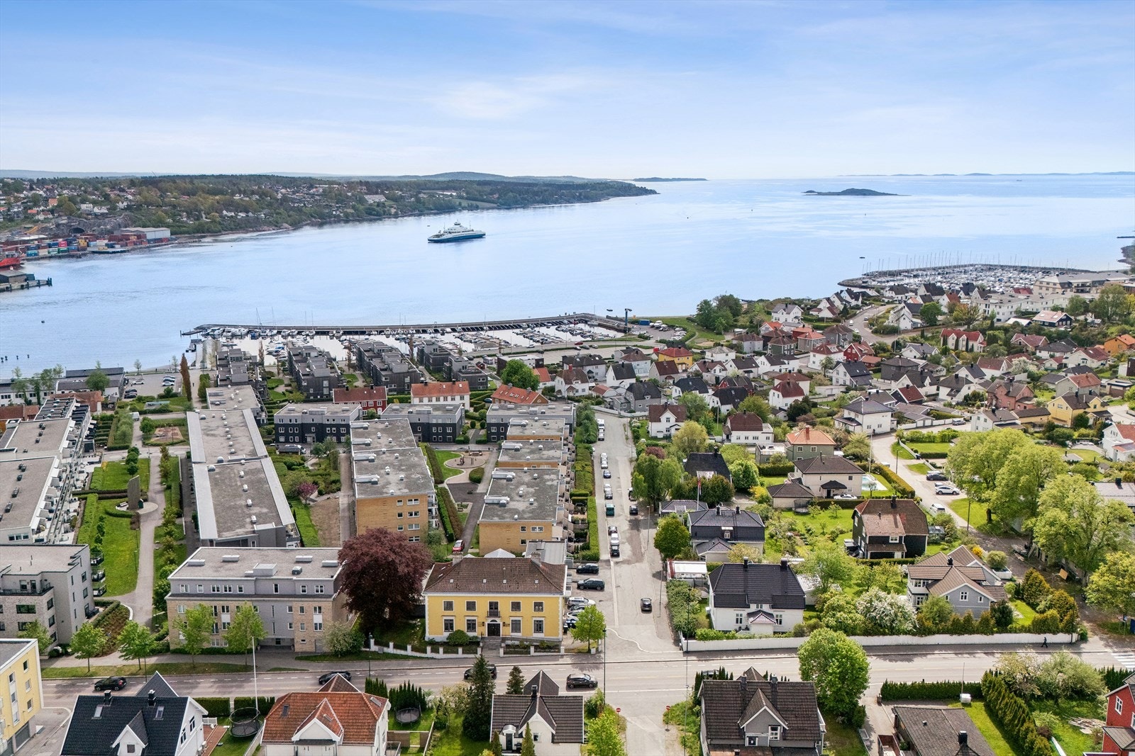 Kun få minutters gange unna finner du Sjøbadet og Fiskestranda. Galleribilde