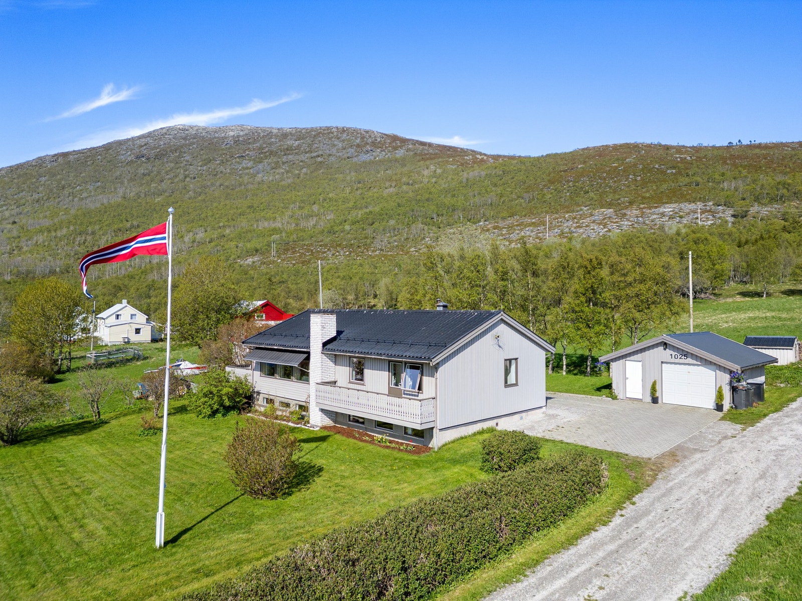 EIE eiendomsmegling v/Runar Bjørkelund har gleden av å presentere Tjeldsundveien 1025!
Foto: Slutskyi View Galleribilde