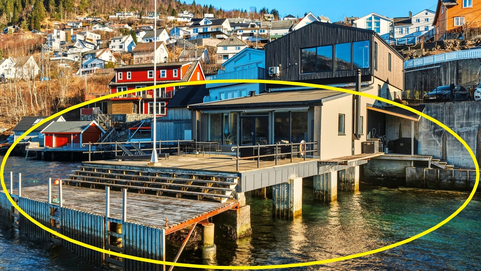 Nydelig sjøeiendom med fantastisk beliggenhet i sjøkanten! Galleribilde