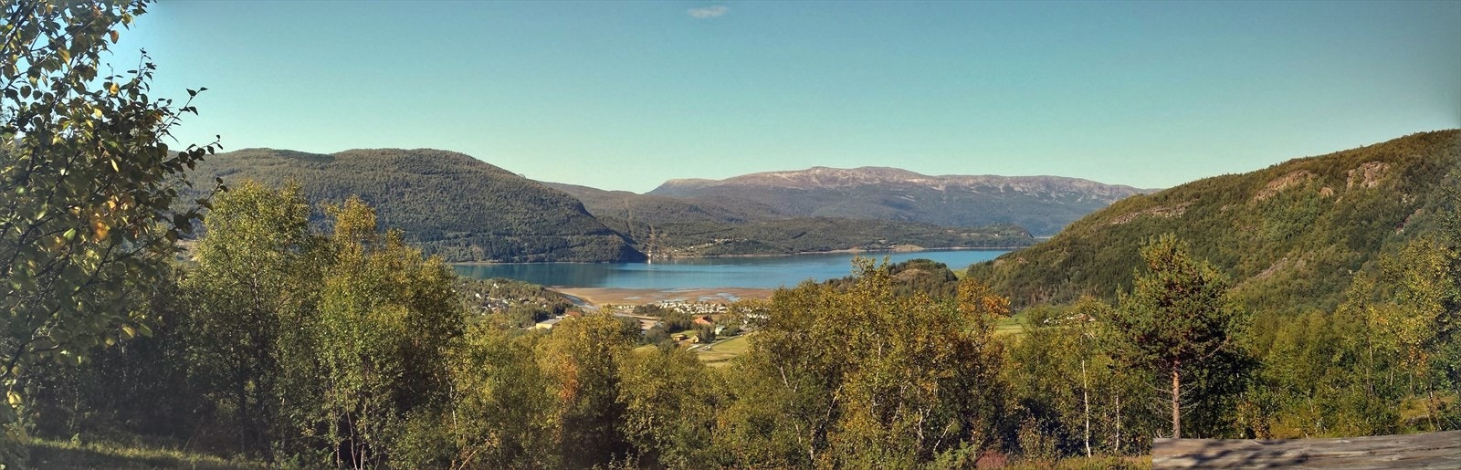 Misvær er en meget koselig plass med flere kafeer, bensinstasjon og Vestvatn alpinanlegg like ved, for å nevne noe. Galleribilde