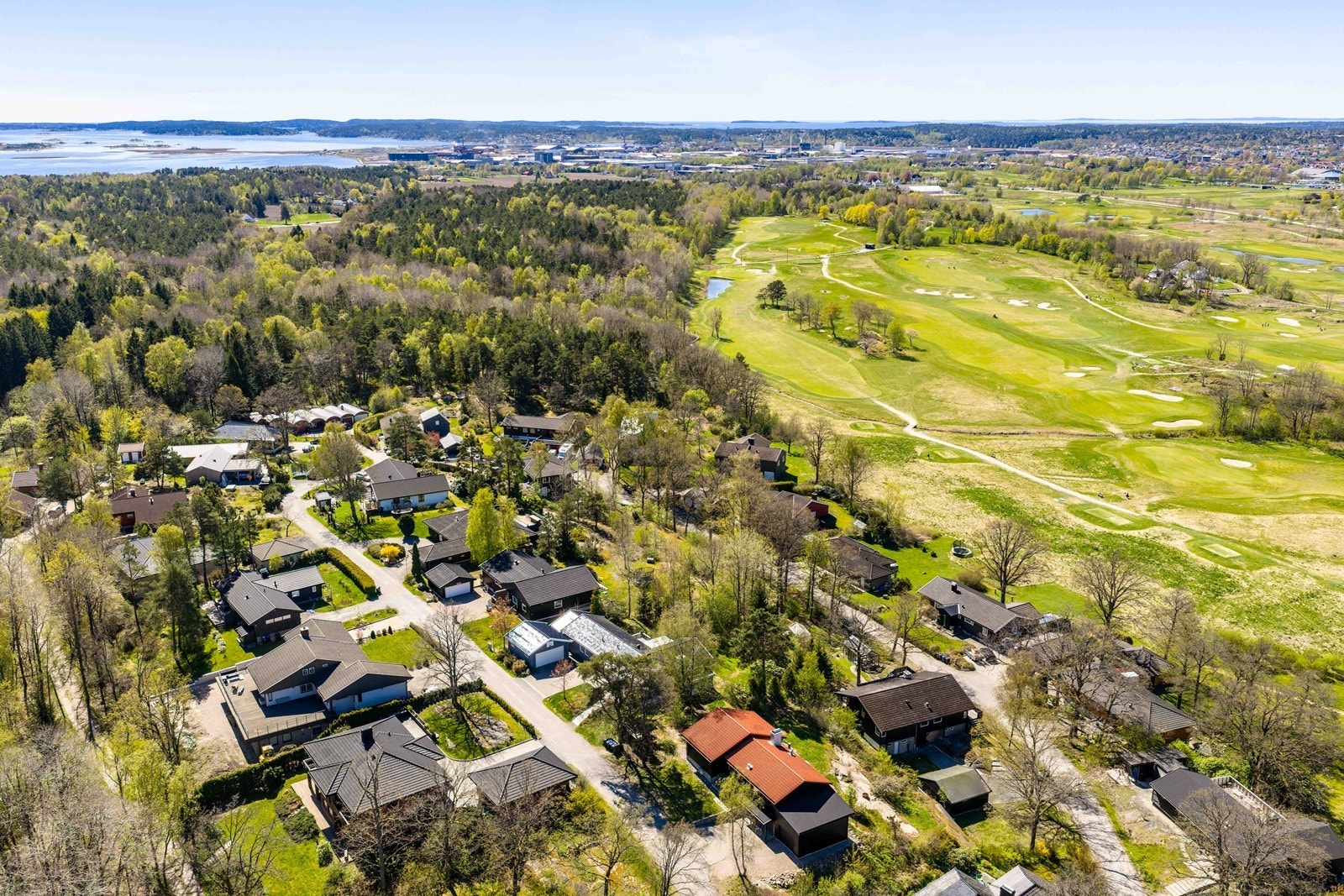 For den aktive ligger også golfbanen, treningsmuligheter og idrettsanlegg i kort avstand. Galleribilde