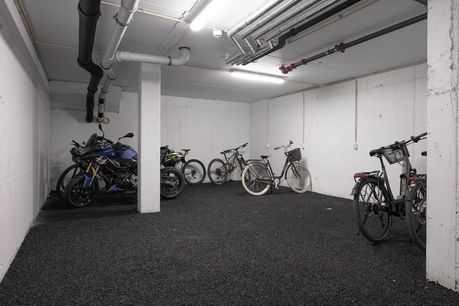 Sameiet har god plass til sykkelparkering i felles garasje Galleribilde