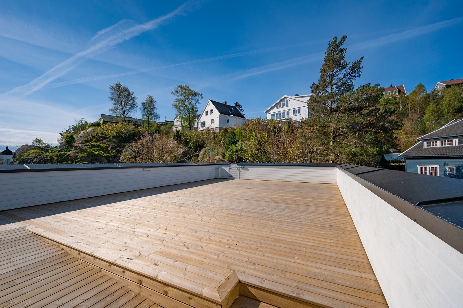 Sameiet har en flott, felles takterrasse med sol store deler av dagen! Galleribilde
