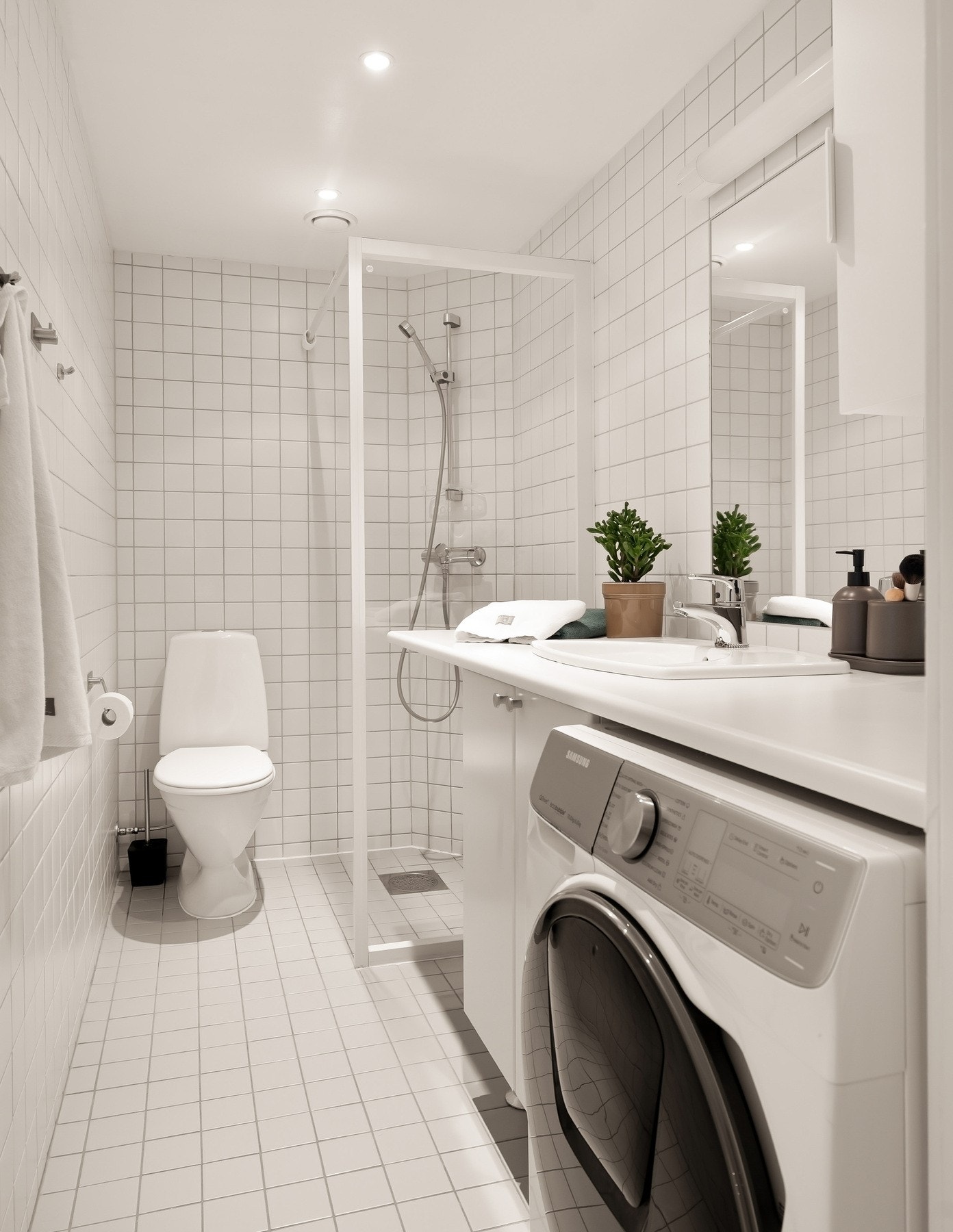 Pent flislagt bad med varme i gulv. Galleribilde