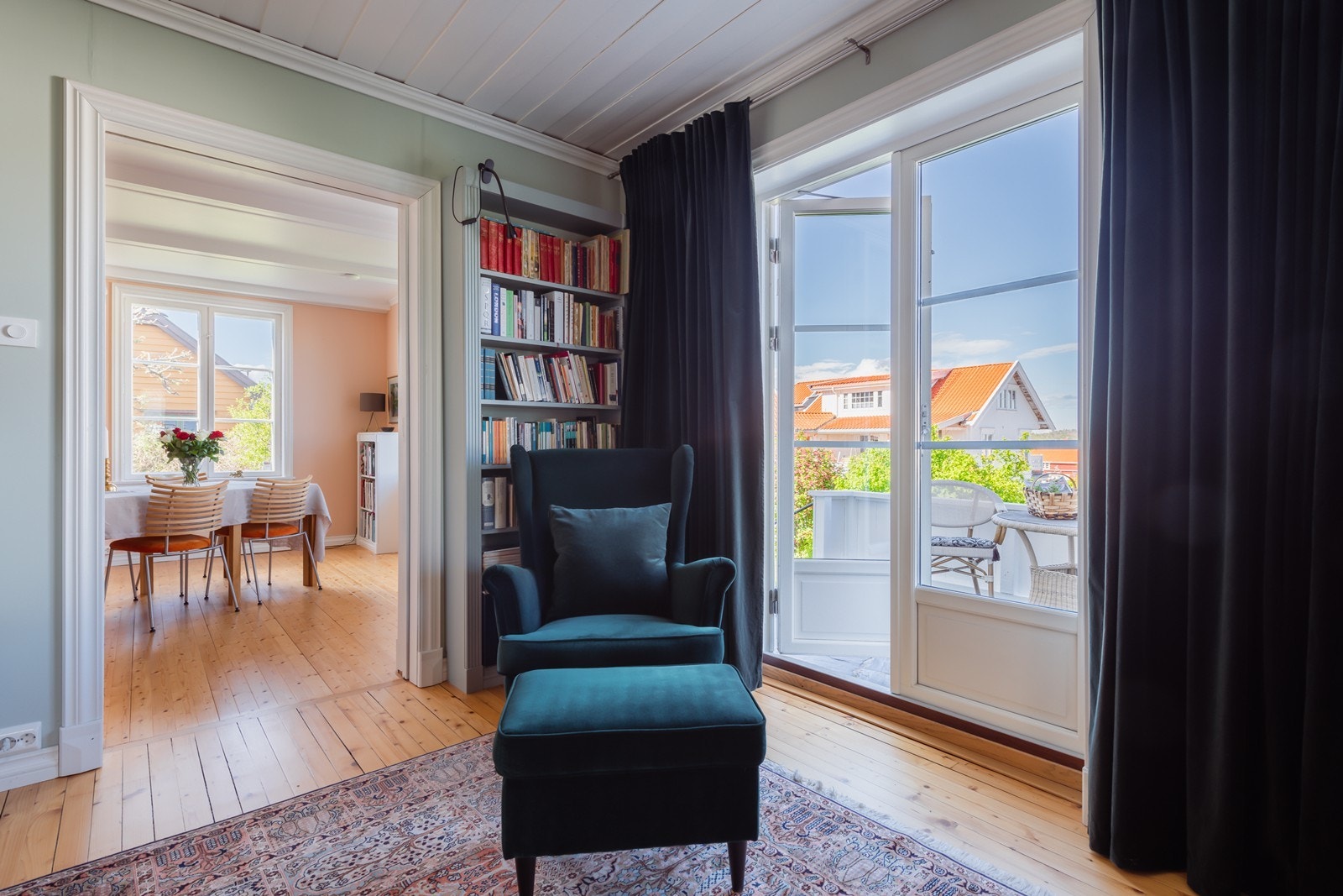 Utgang til terrasse og hage Galleribilde