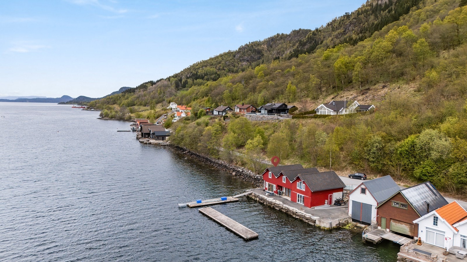 Nærområdet består av fritid og naustbebyggelse. Galleribilde