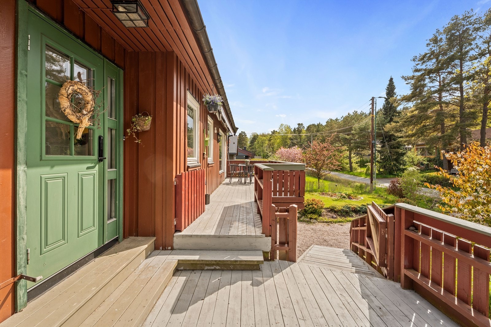Romslig inngangsterrasse på ca. 21 m². Galleribilde