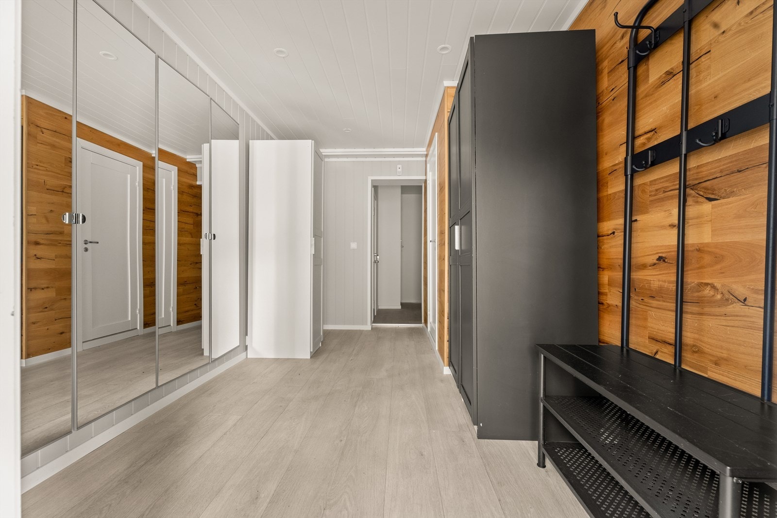 Sokkeletasjen har egen inngang og gode lagringsmuligheter. Galleribilde