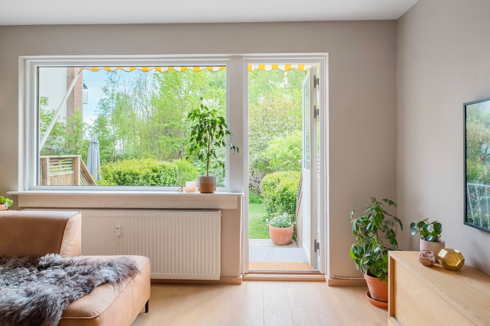 Fra stuen er det direkte utgang til den hyggelige uteplassen Galleribilde