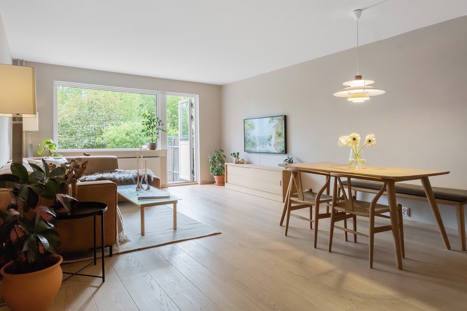Velkommen til Eiksveien 65 - En moderne leilighet over to plan med rekkehusfølelse. Foto: Øivind Fykse Galleribilde