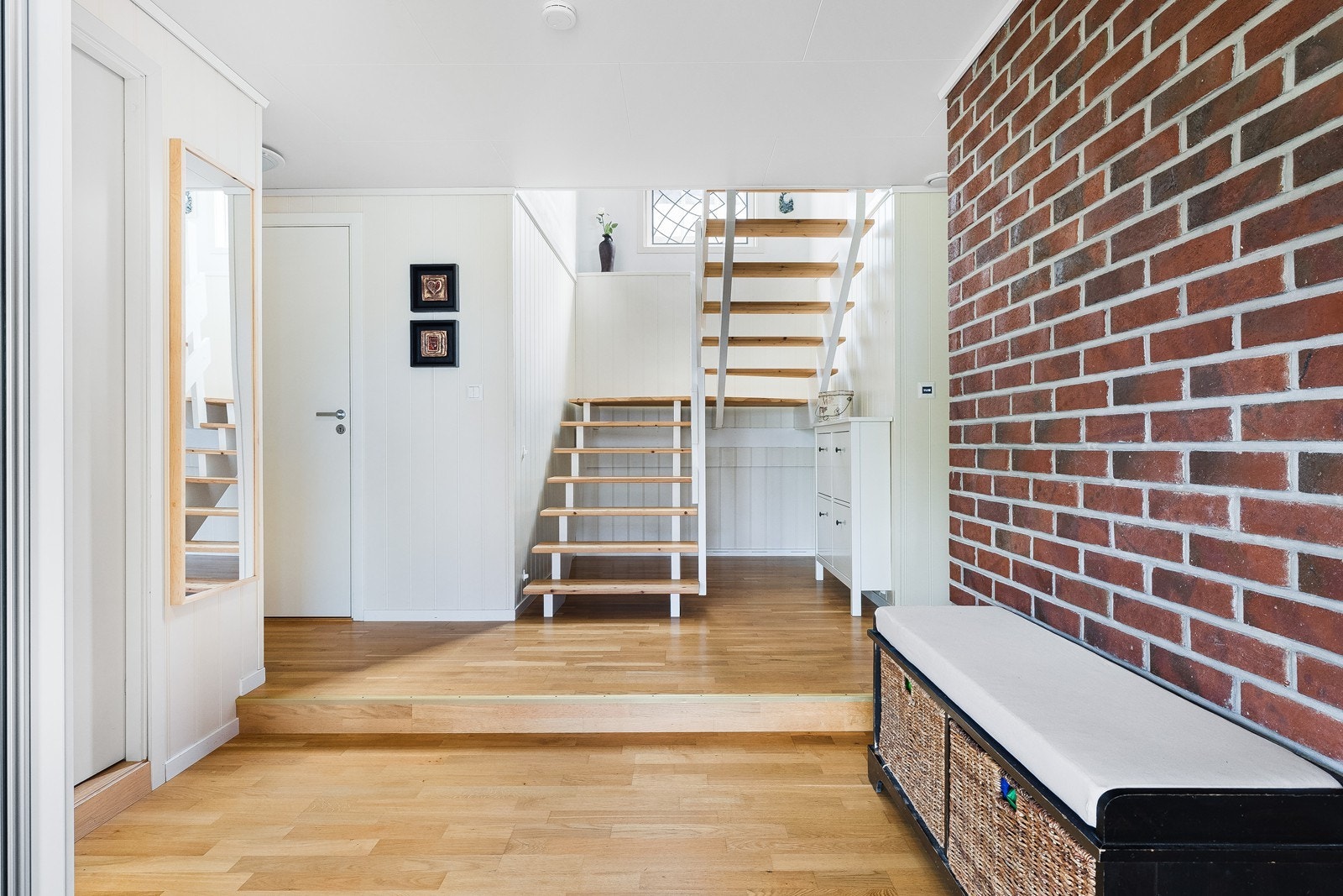 Hallen er romslig med god plass Galleribilde