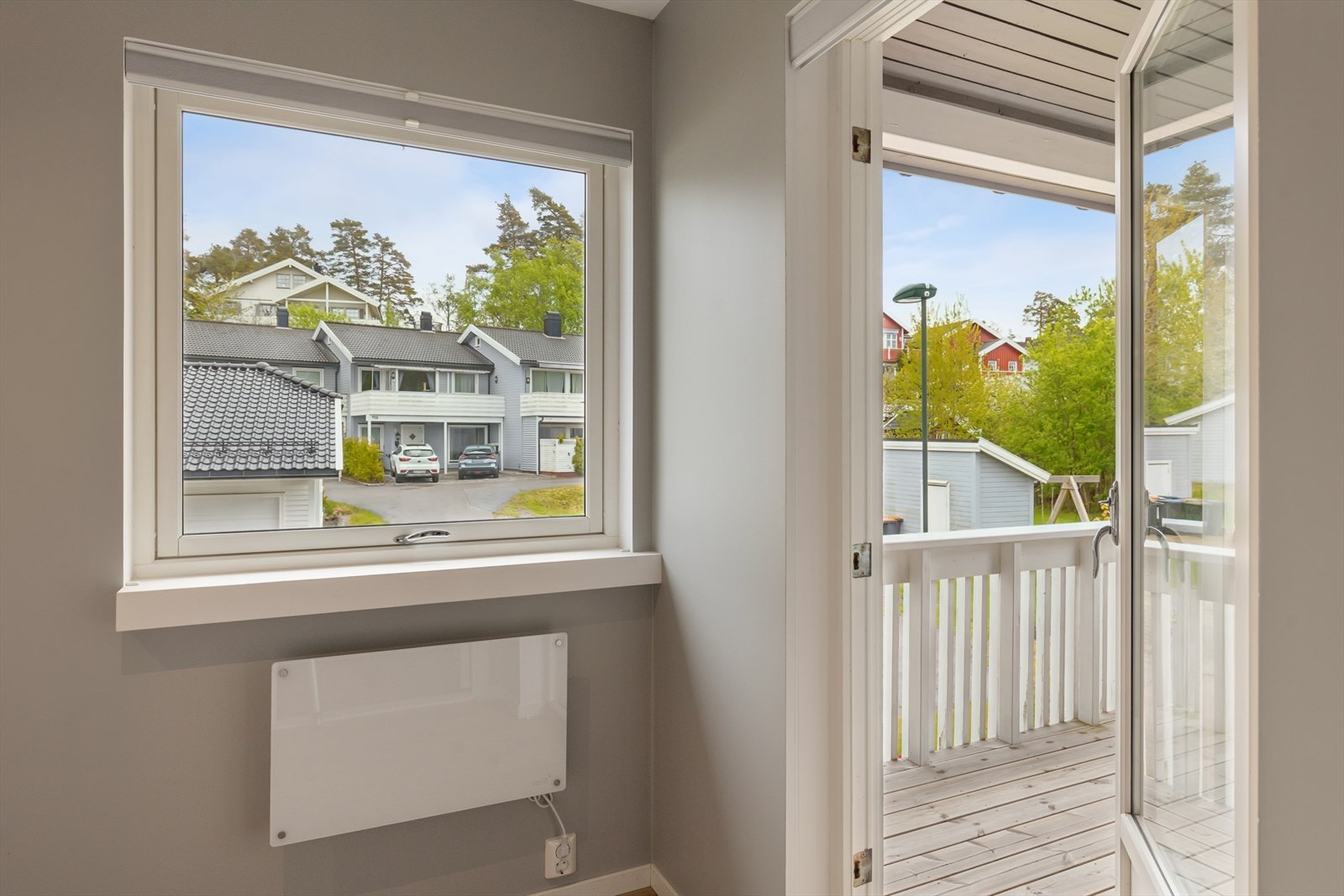Fra det ene soverommet er det utgang til en balkong på 7,4 m². Galleribilde