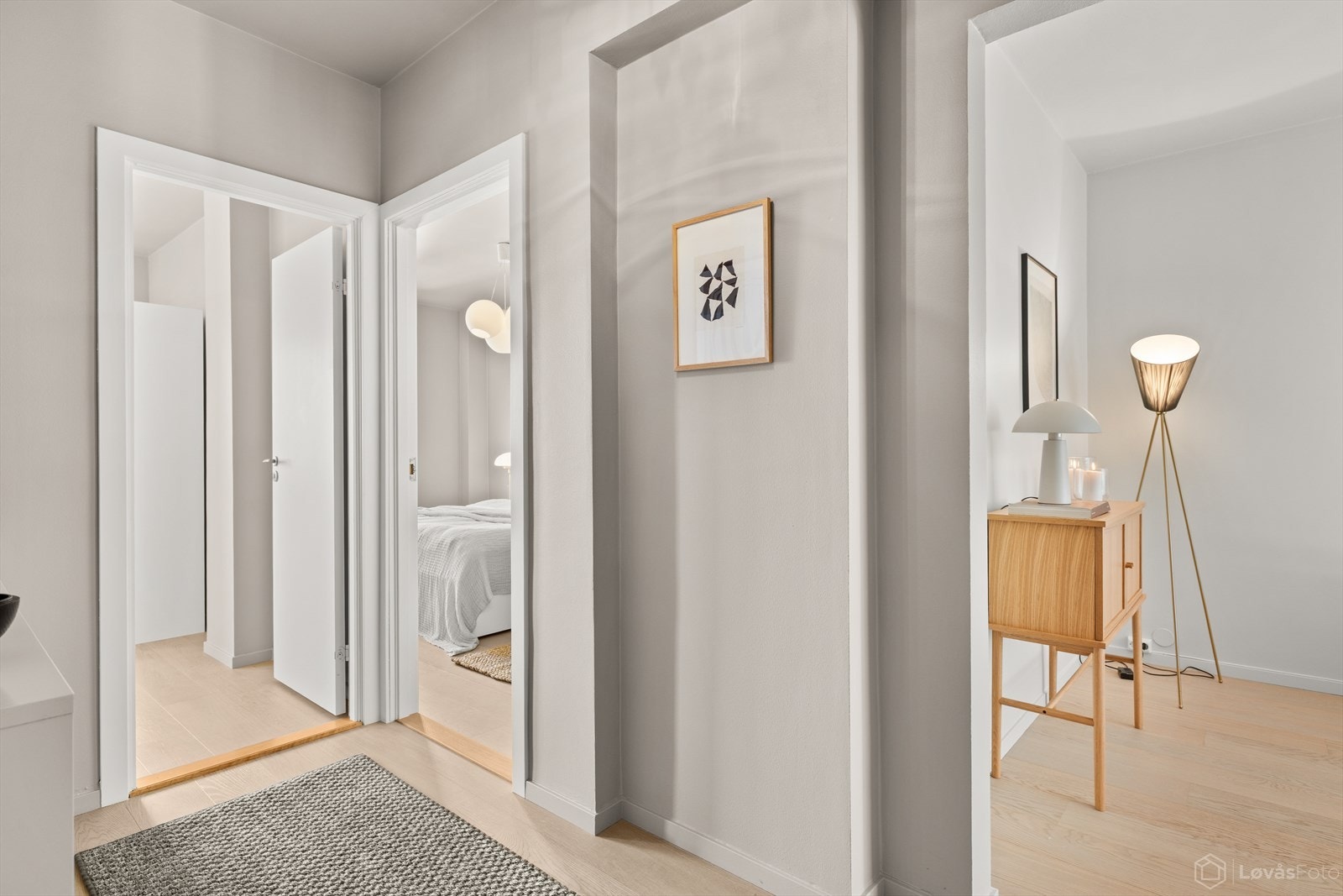 Fra gangen er det adkomst til boligens øvrige rom. Galleribilde